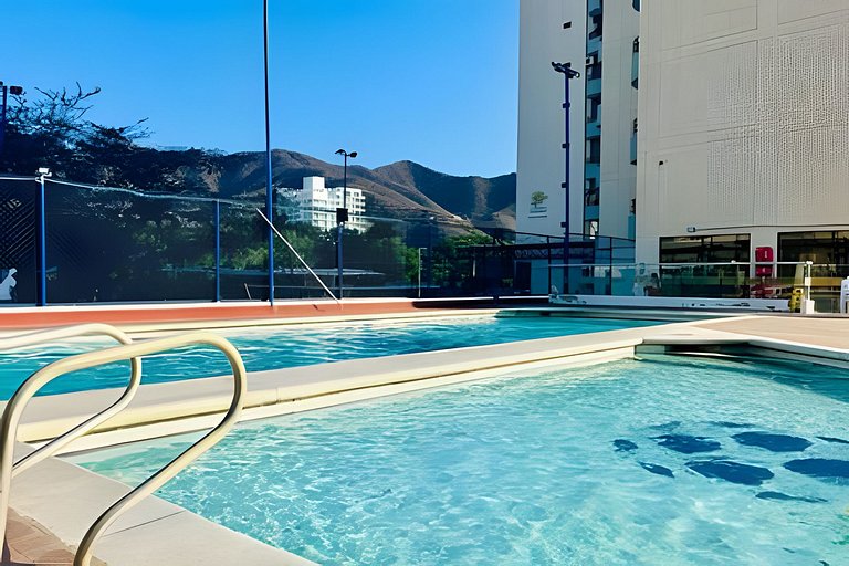 Apartamento con piscina y cancha de tenis