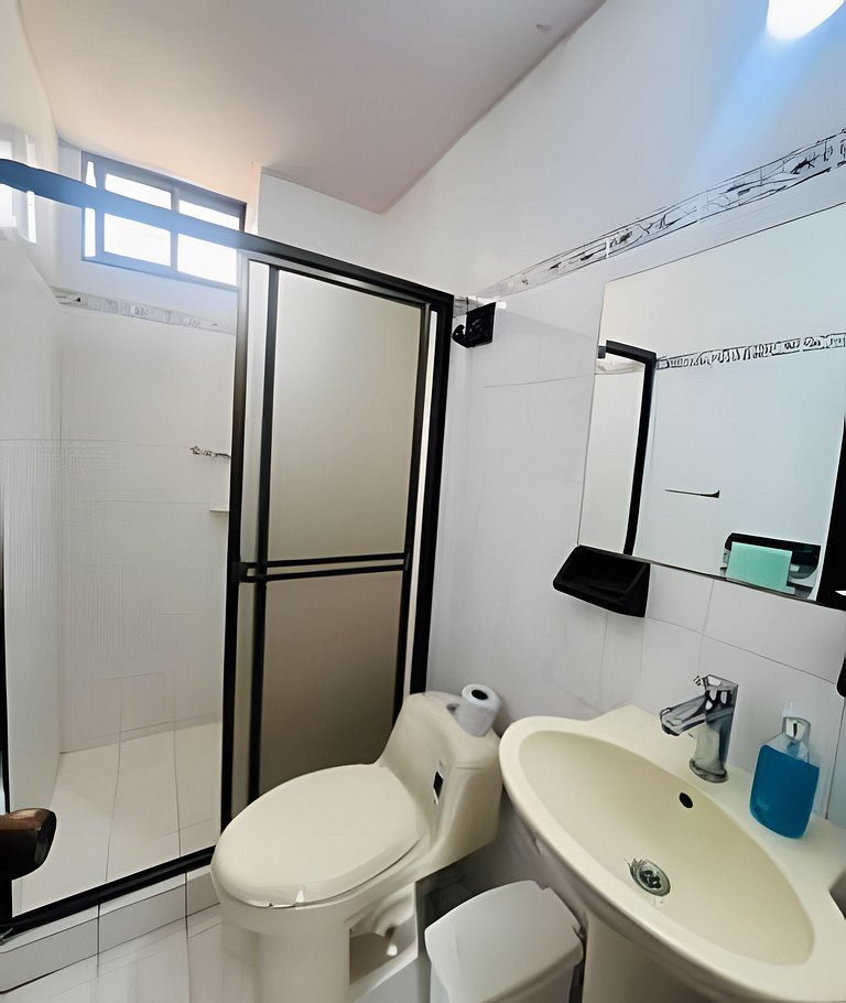 Apartamento con piscina y cancha de tenis