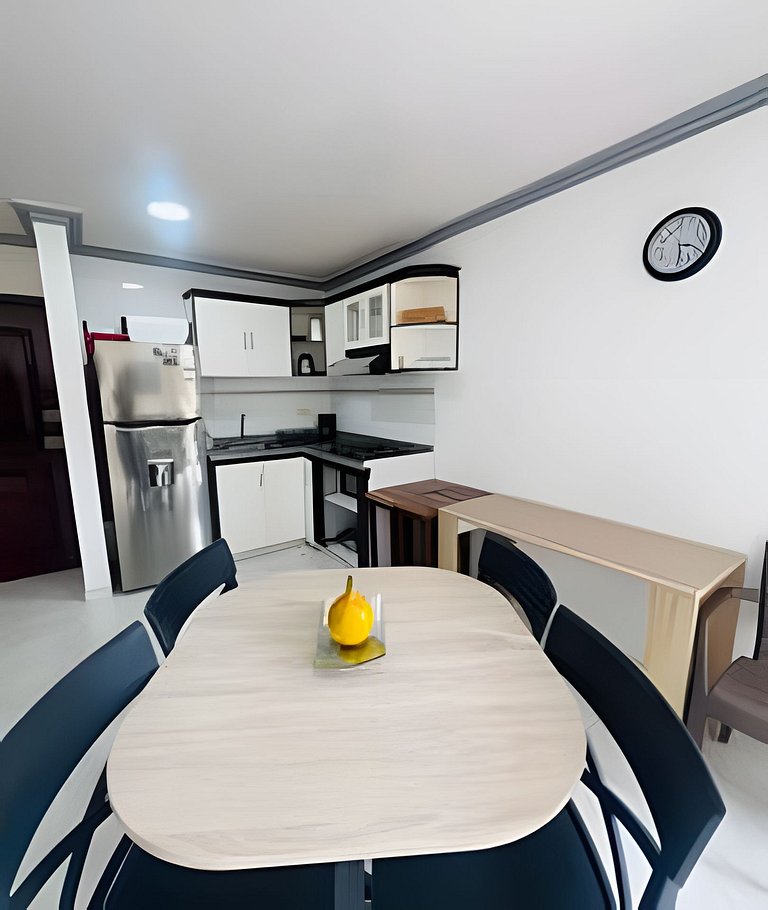 Apartamento con piscina y cancha de tenis