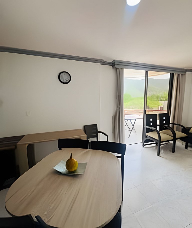 Apartamento con piscina y cancha de tenis