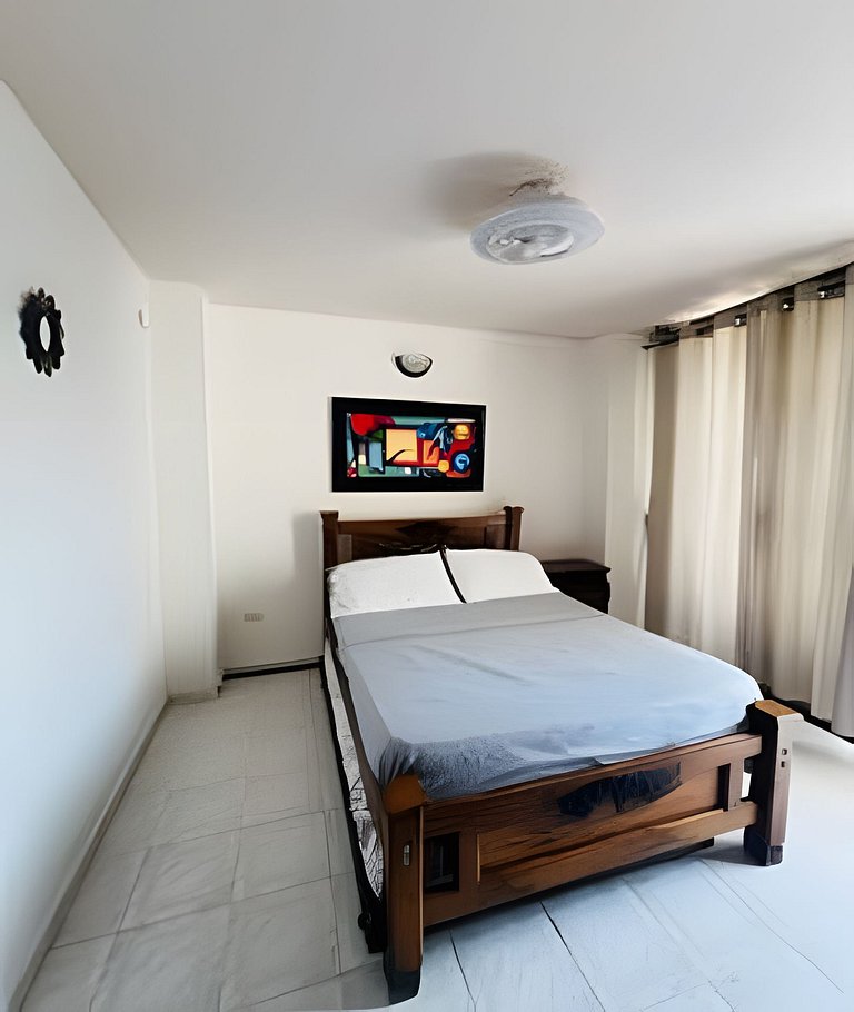 Apartamento con piscina y cancha de tenis