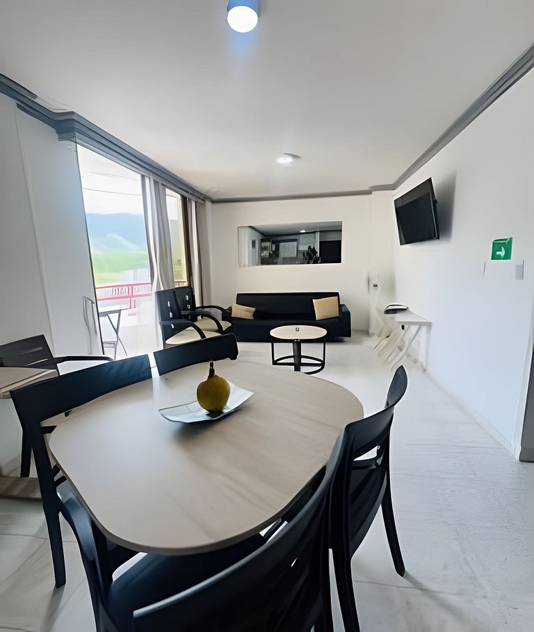 Apartamento con piscina y cancha de tenis