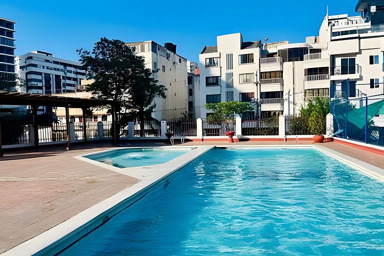 Apartamento con piscina y cancha de tenis